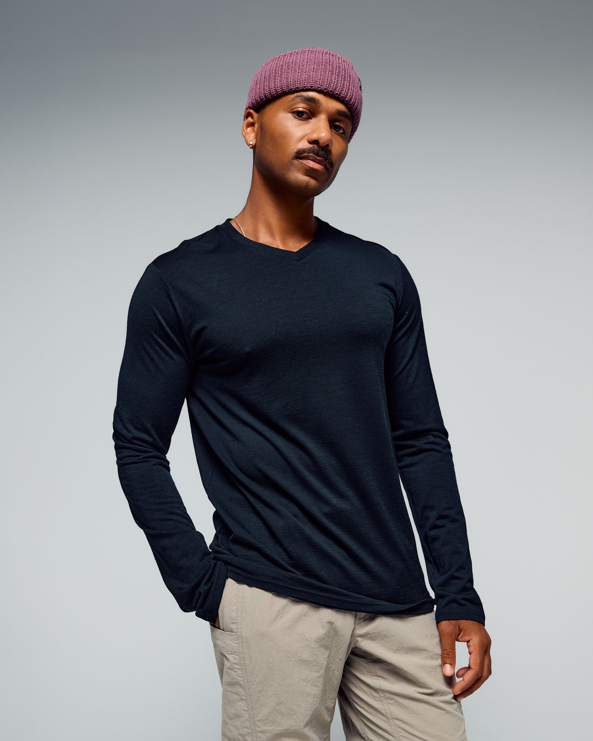 Men's 100% Merino Long Sleeve V-Top - Black – Kathmandu NZ