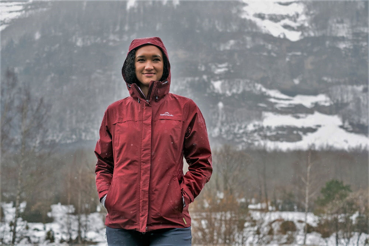 how to dress for a winter hike 2026 Ultimate Beginner's Guide to Winter Hiking Clothes for Women in the Pacific Northwest