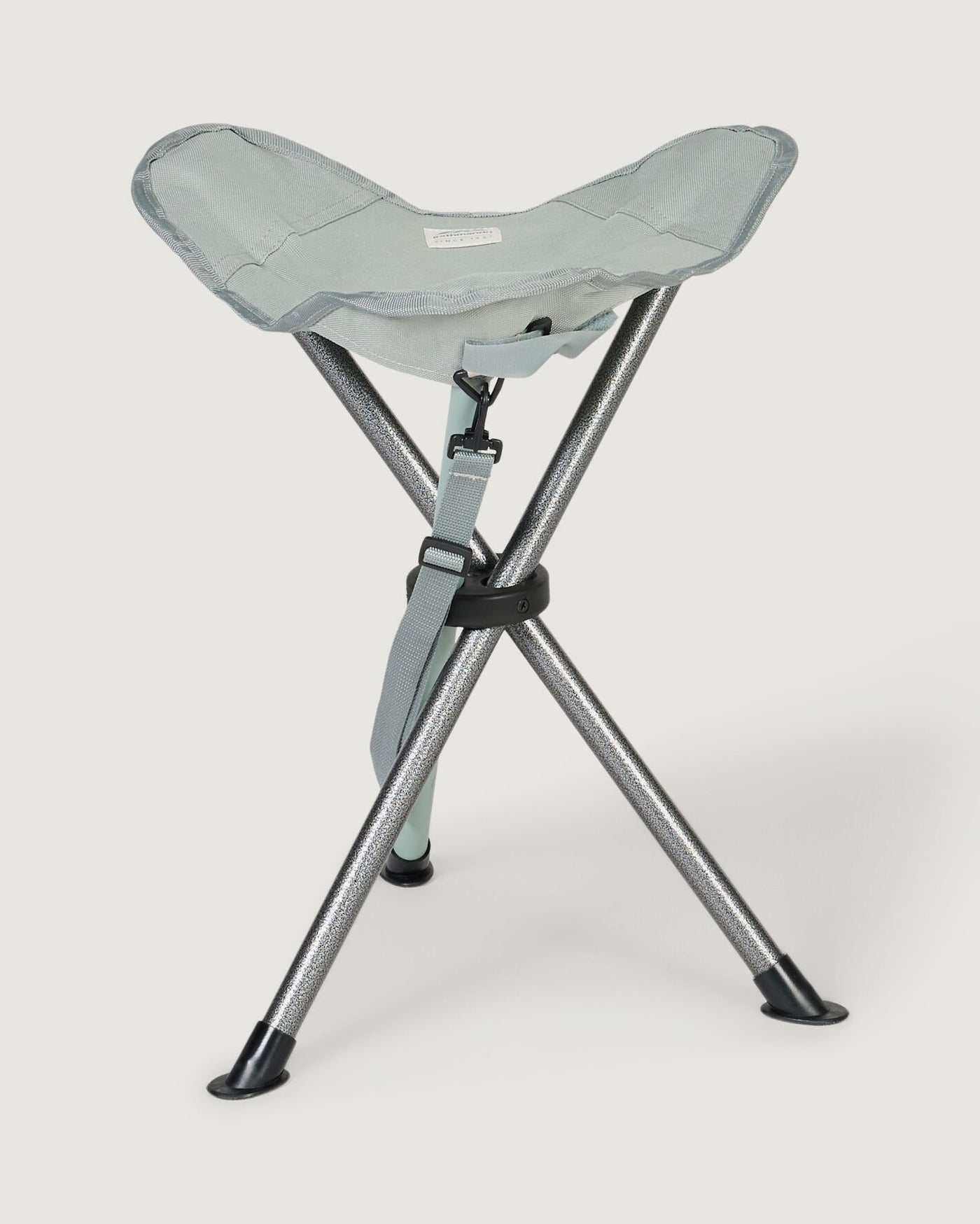 84095_nz8_roamer_tri_stool_gr_a_1743631864000