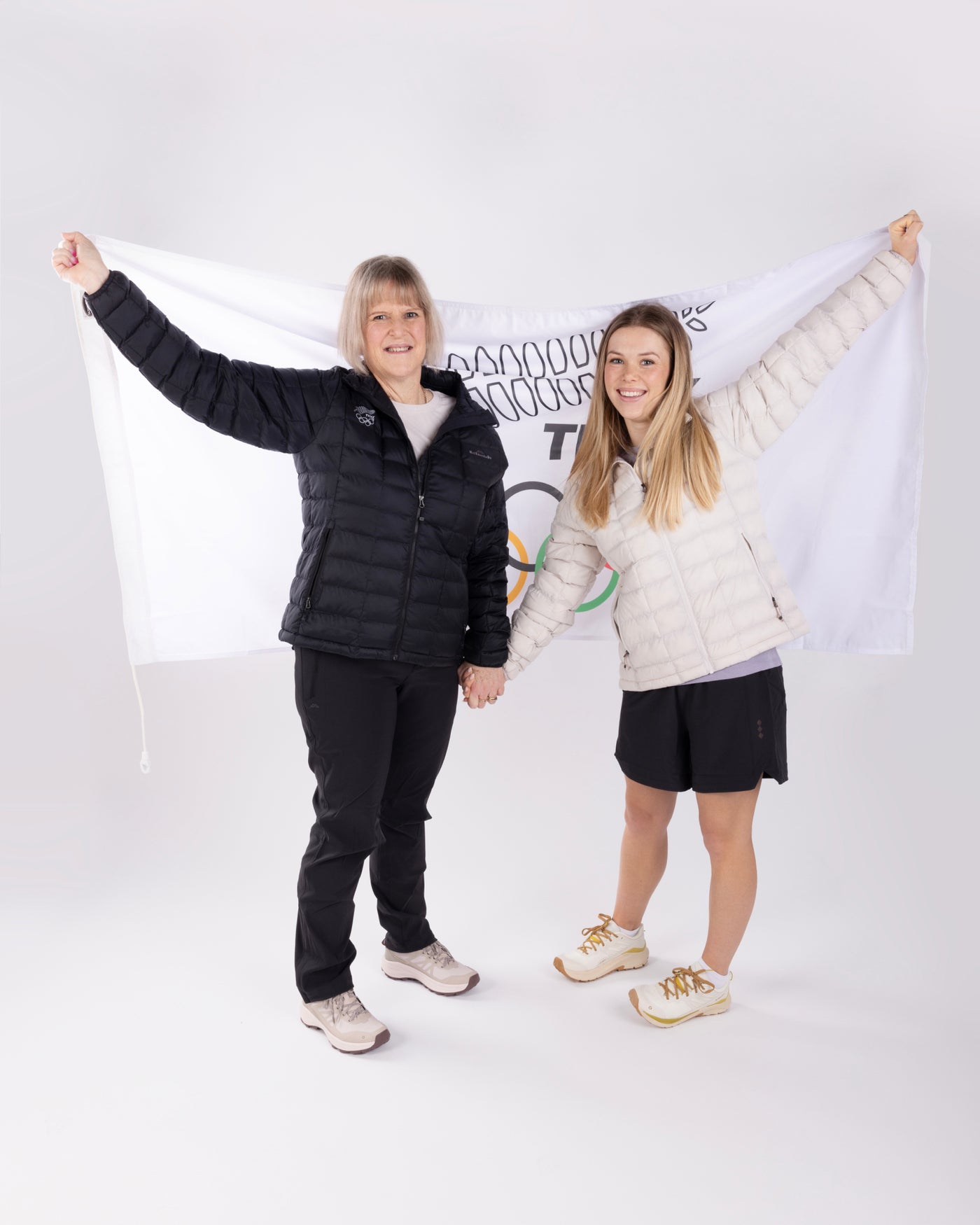 B2306_OZ7_NZOC_Range_Wmns_Heli_Insulated_Jacket_NZ_Team_Black_b_1756683829000