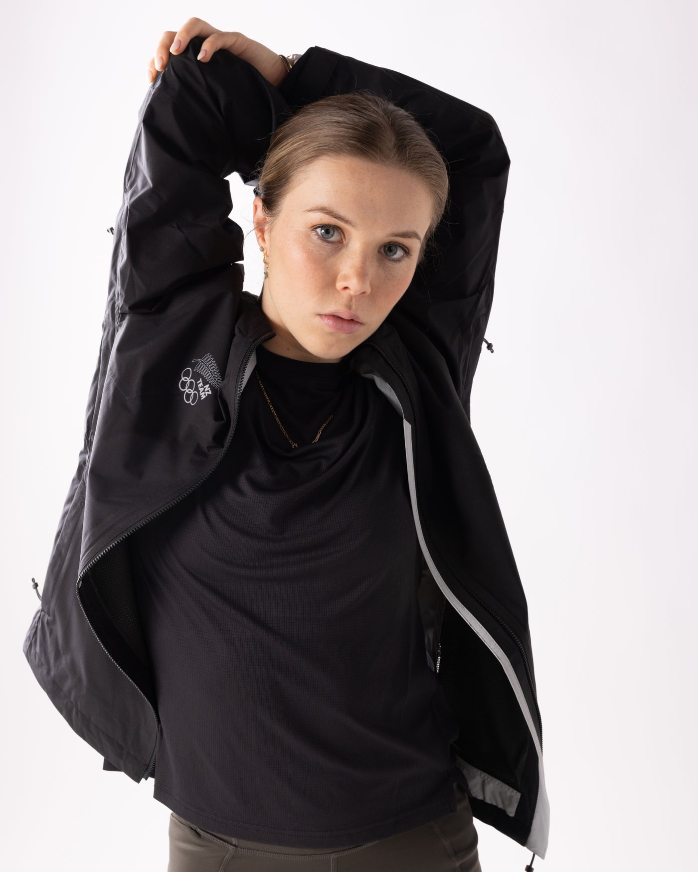 B2308_OZ7_NZOC_Range_Wmns_Trailhead_Stretch_Rain_Jacket_NZ_Team_Black_c_1756683852000