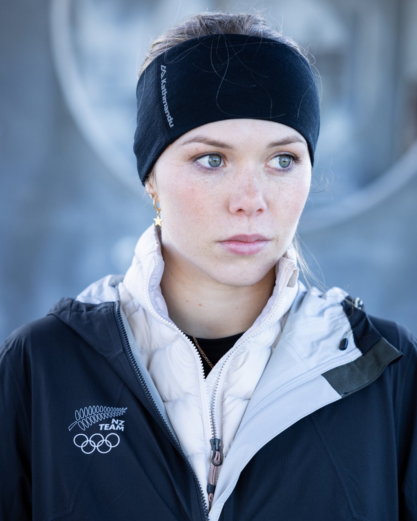 B2308_OZ7_NZOC_Range_Wmns_Trailhead_Stretch_Rain_Jacket_NZ_Team_Black_g_1756683794000