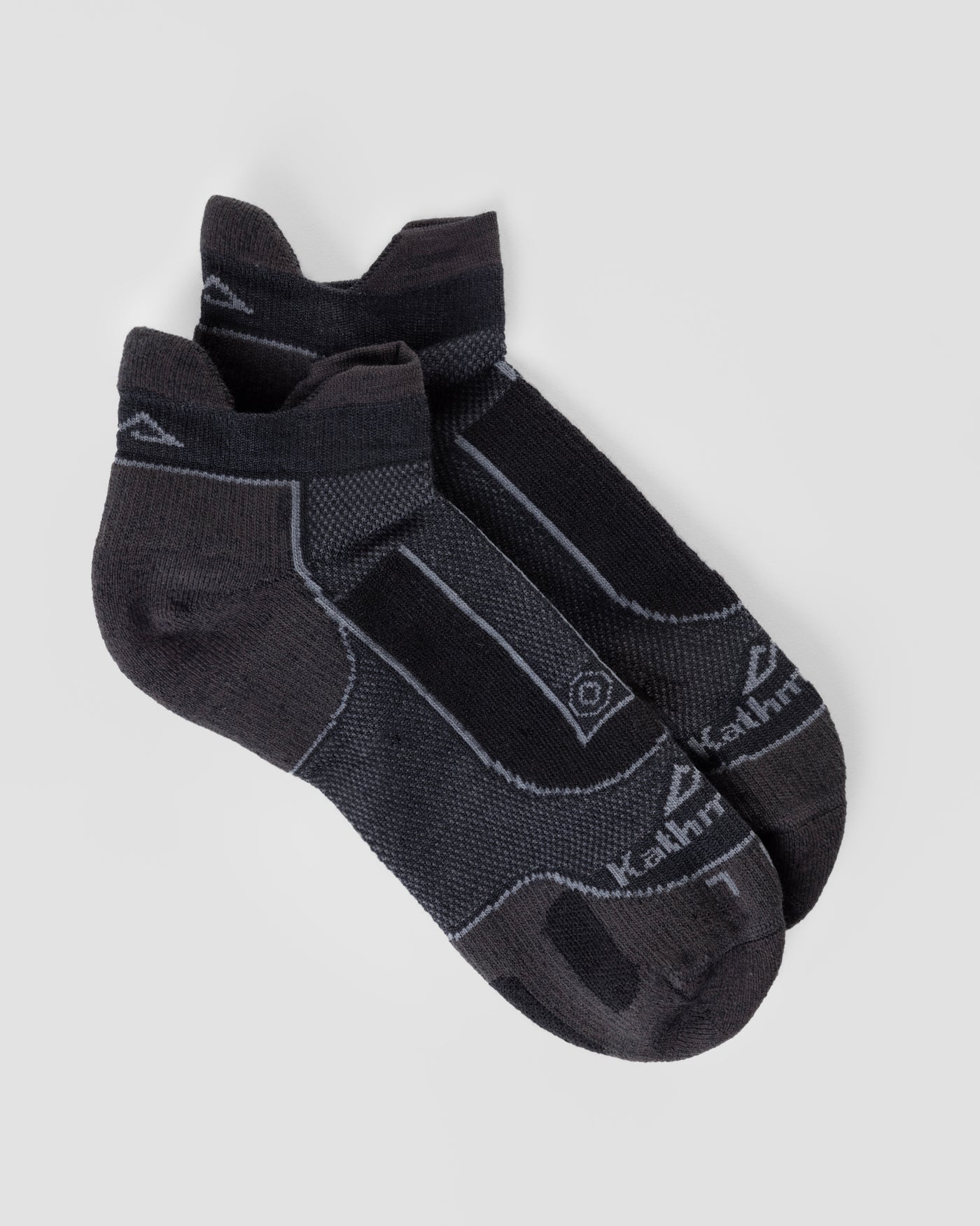 a0490_901_nuyarn_ergonomic_trail_socks_black_grey_a_1754350144000