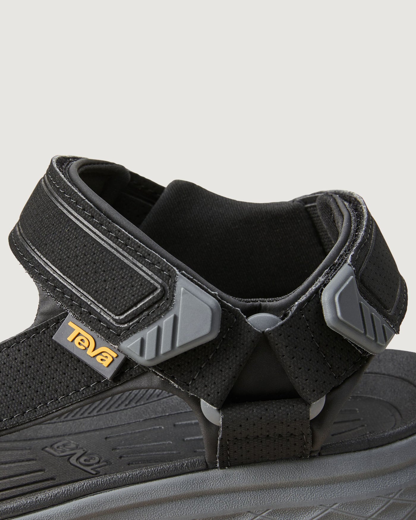 a0822_902_teva_strata_universal_mens_sanda_d_1743635580000