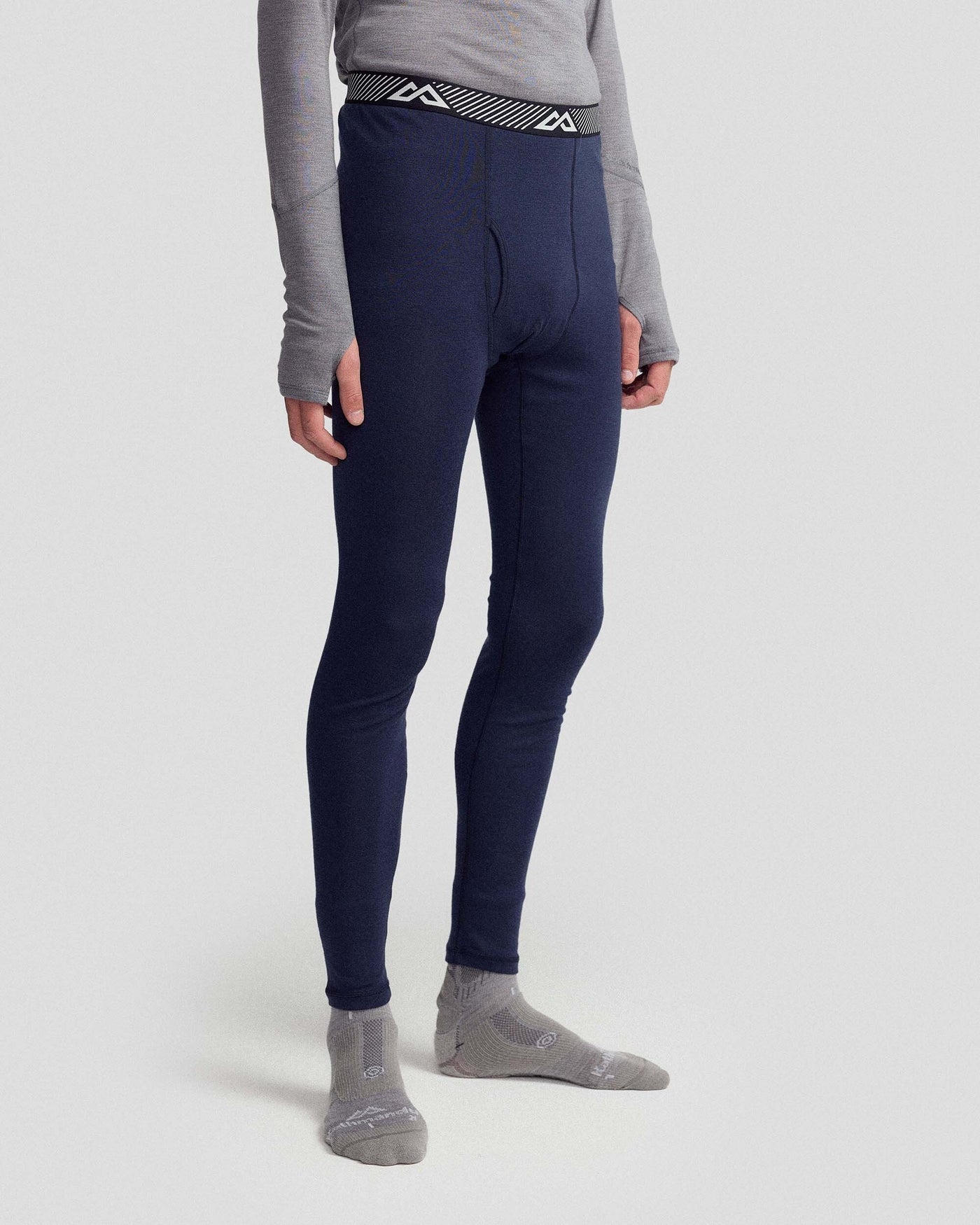 a1552_oje_kmd_merino_baselayer_mens_lj_navy_a_2000x2500_9ccac2e_1760306481000
