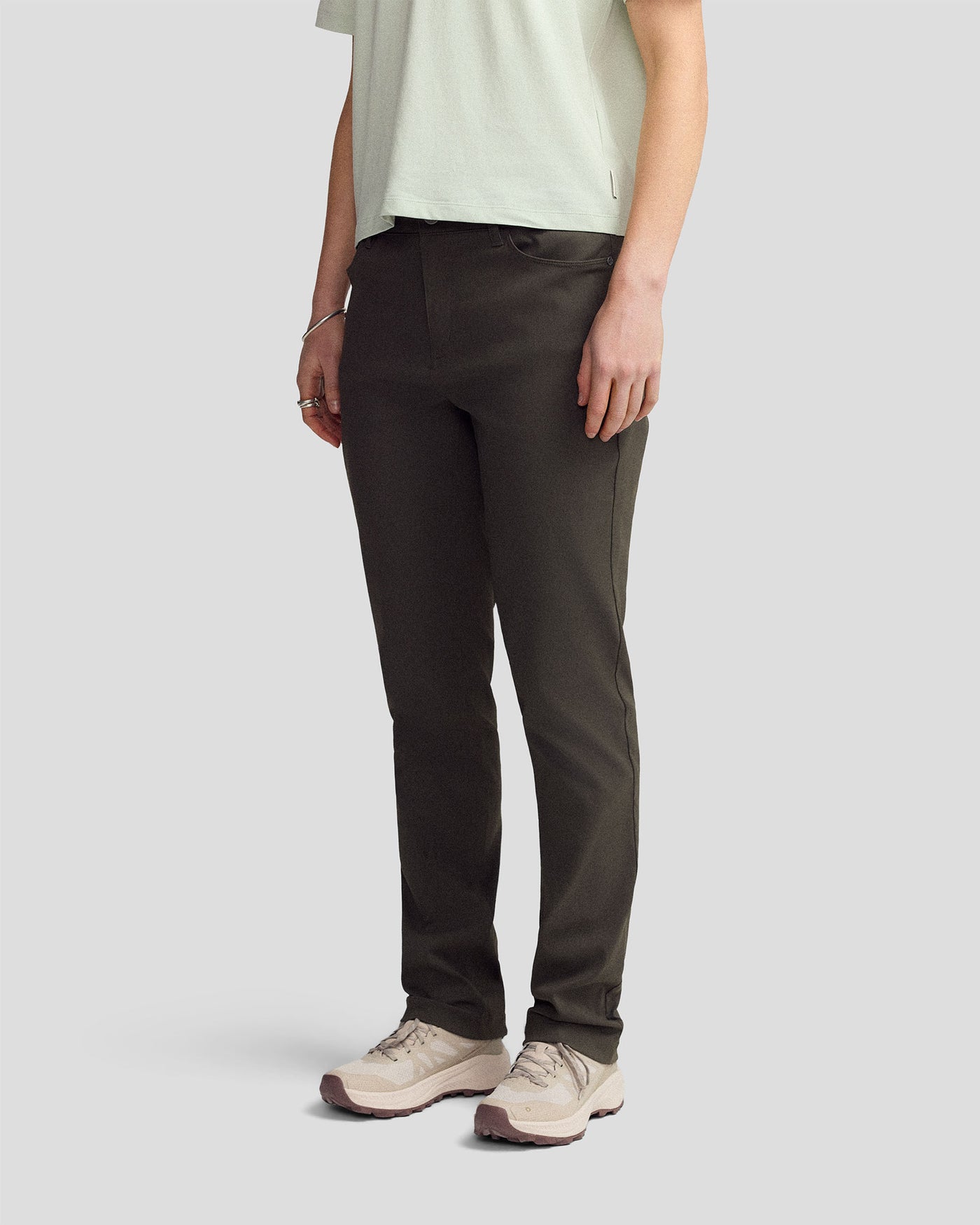 a1710_586_flight_womens_pants_v3_reg_b_1765238221000