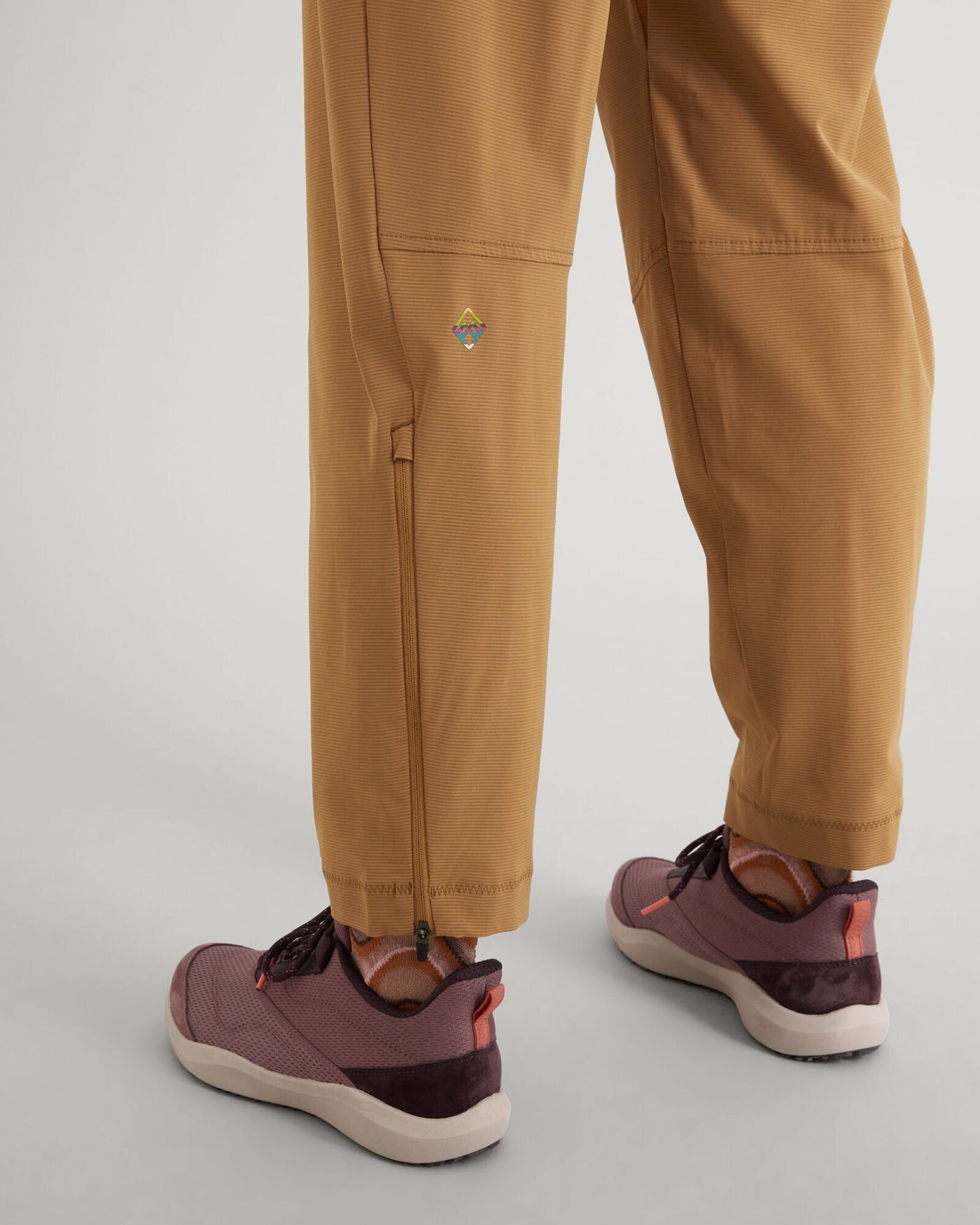 a1723_o7n_wdn_energy_womens_jogger_natural_gr_e_1743634019000