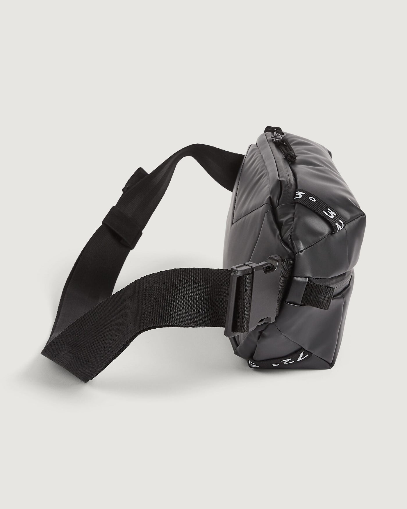 b0267_o4w_amphi_cross_body_i_1743631265000