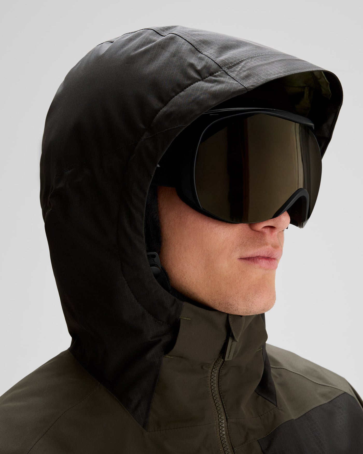 b0560_oah_pwdr_days_2l_mens_novaloft_snow_jacket_f_1743731553000