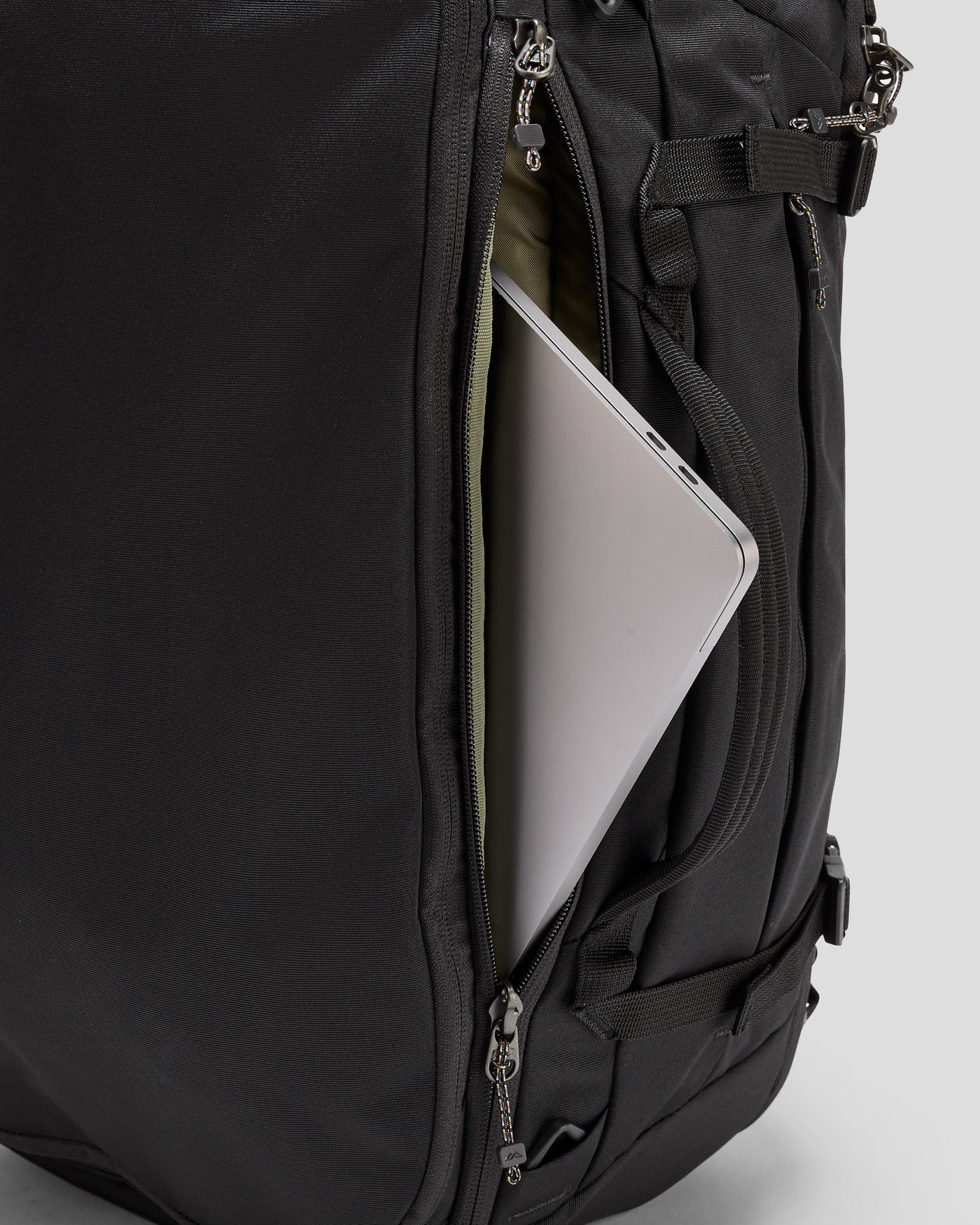 b0610_o4w_litehaul_carry_on_38l_v3_f_1743731748000