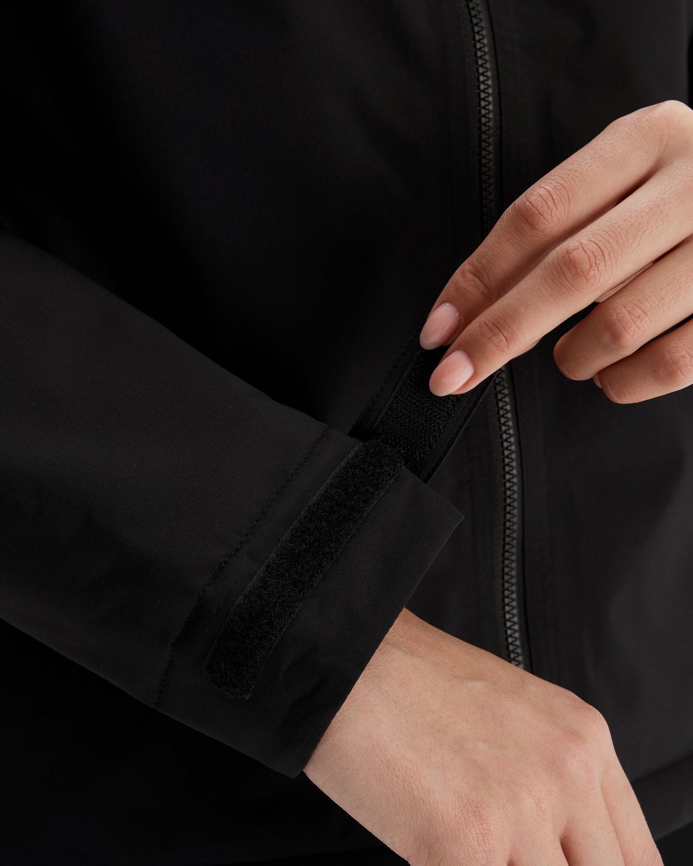 b0648_o4w_trailhead_2l_womens_novaloft_rain_jacket_h_1743633237000