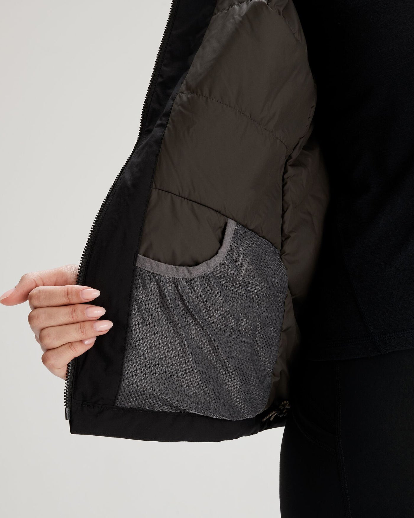 b0648_o4w_trailhead_2l_womens_novaloft_rain_jacket_j_1743633238000