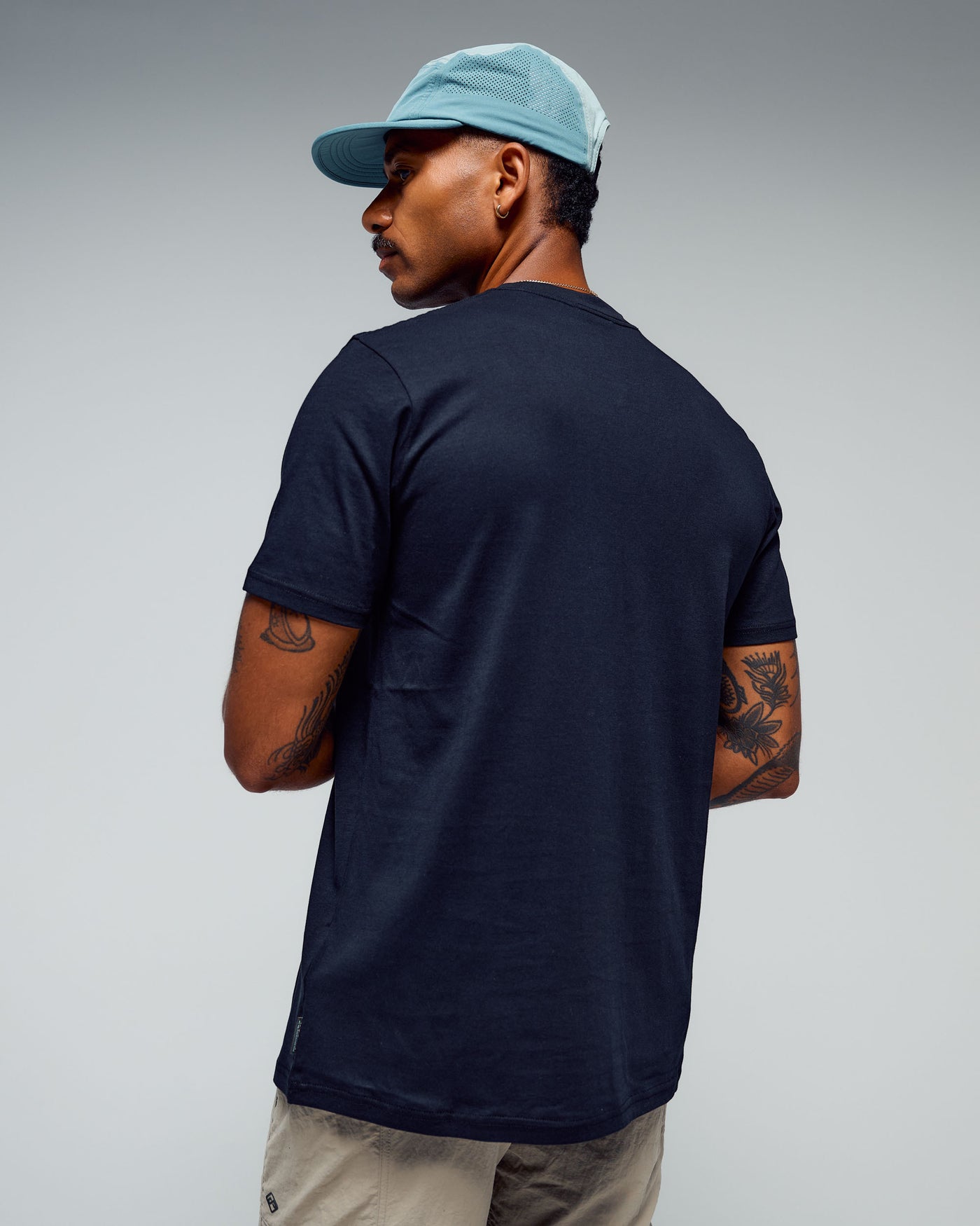 b0695_o4w_mens_logo_organic_cotton_tshirt_b_1768348931000