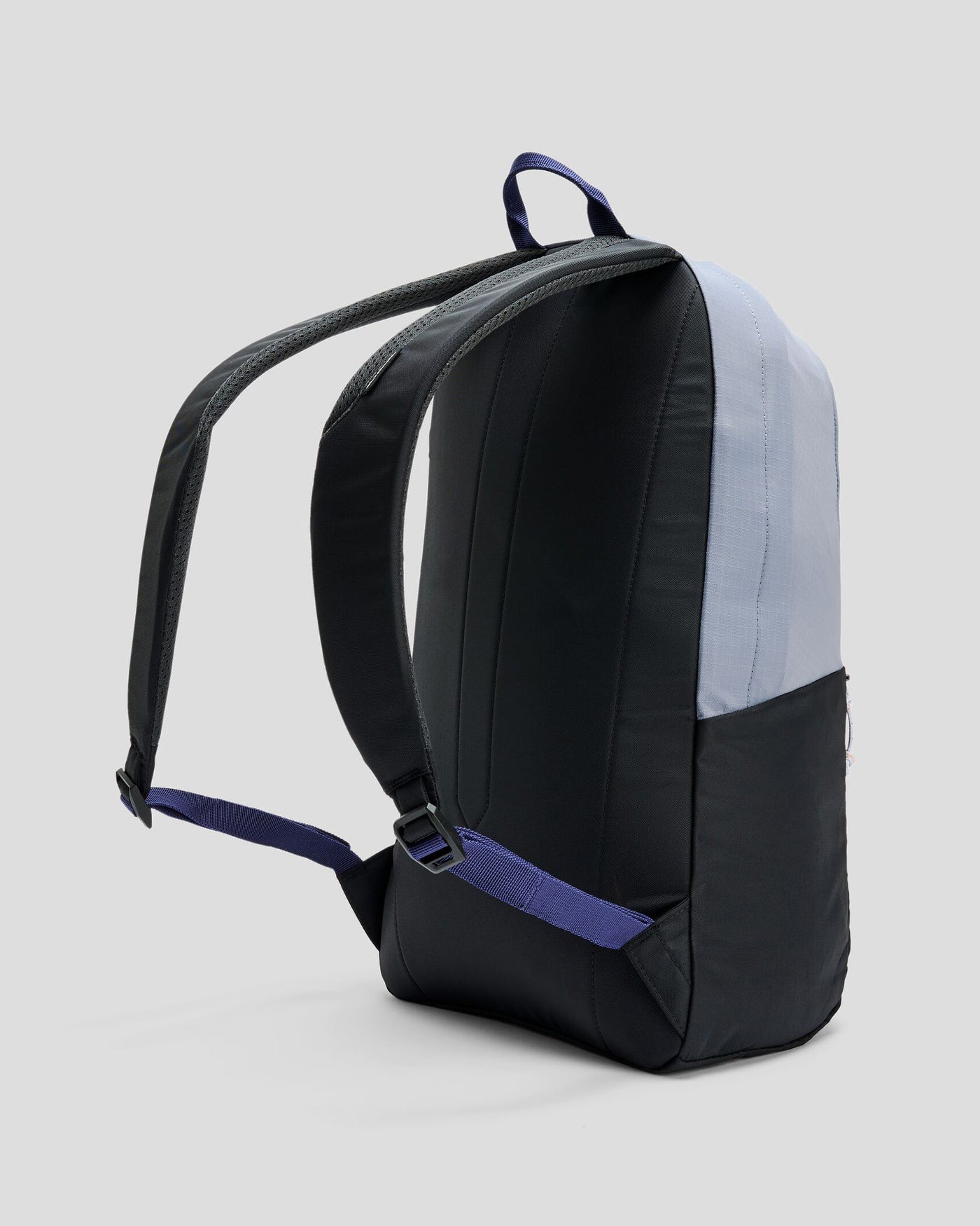 b0784_okt_axon_everyday_backpack_18_e_1743630915000