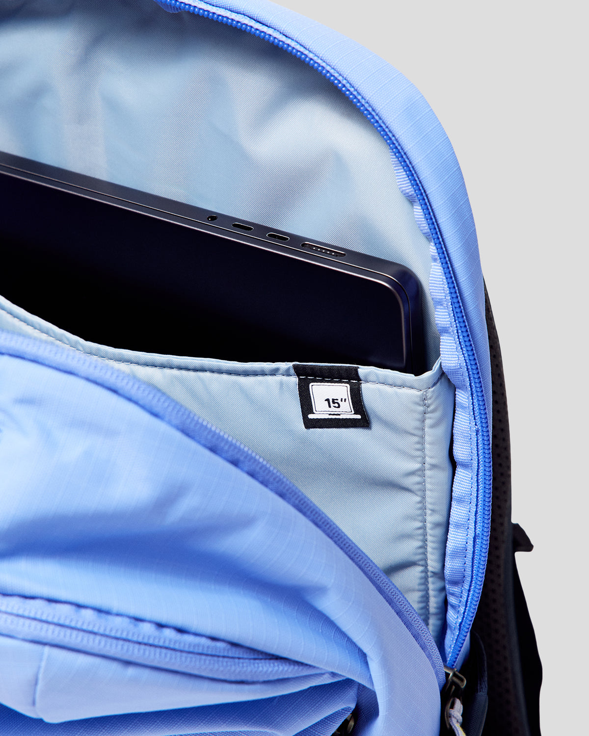 b0787_oyb_axon_everyday_backpack_20_litre_c_1792531308000