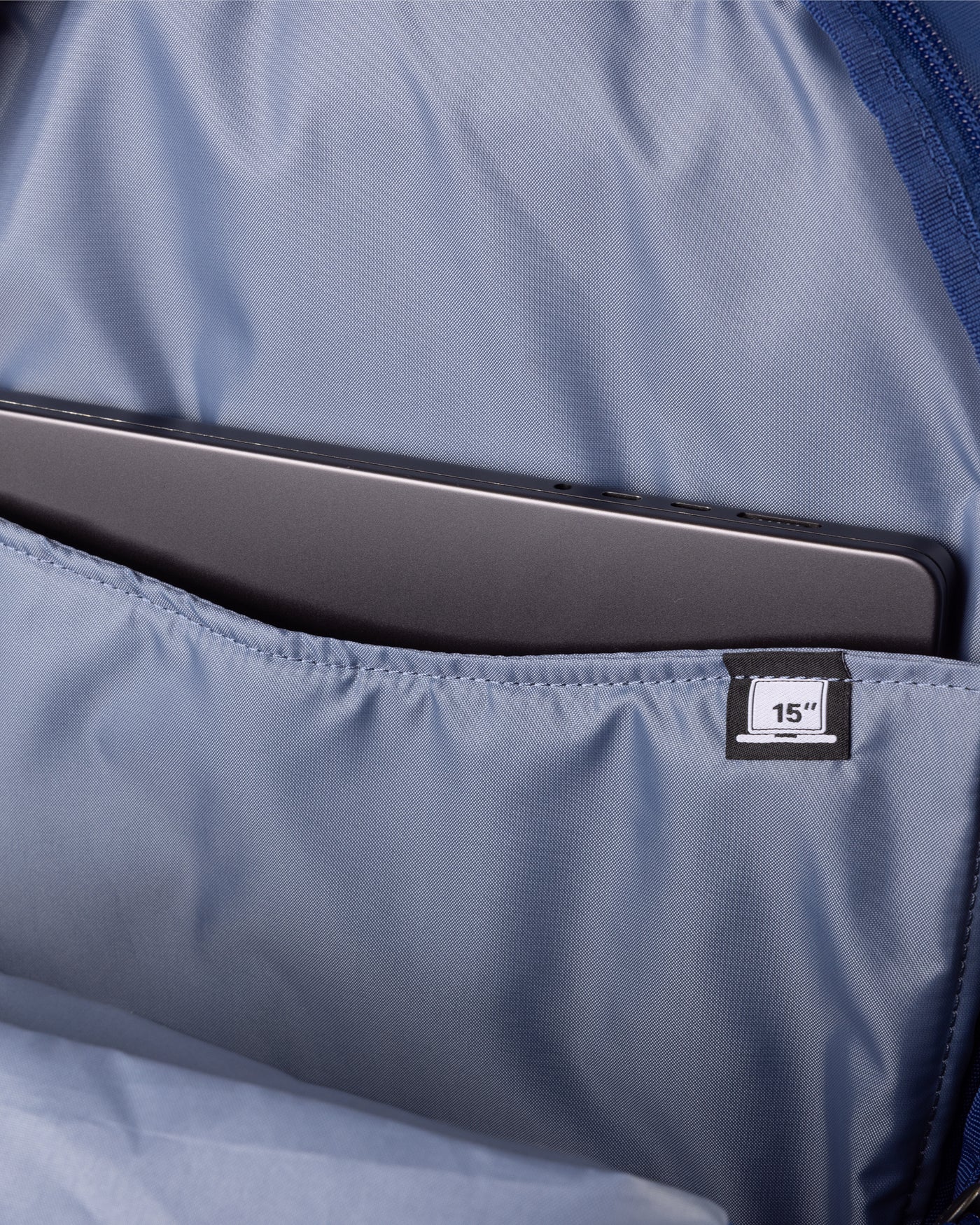 b0788_otq_axon_escape_backpack_28l_bl_e_1755036764000