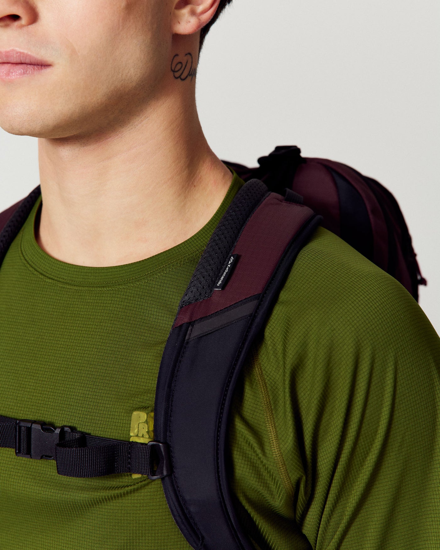 Axon Escape Backpack - 28L - Dark Mulberry