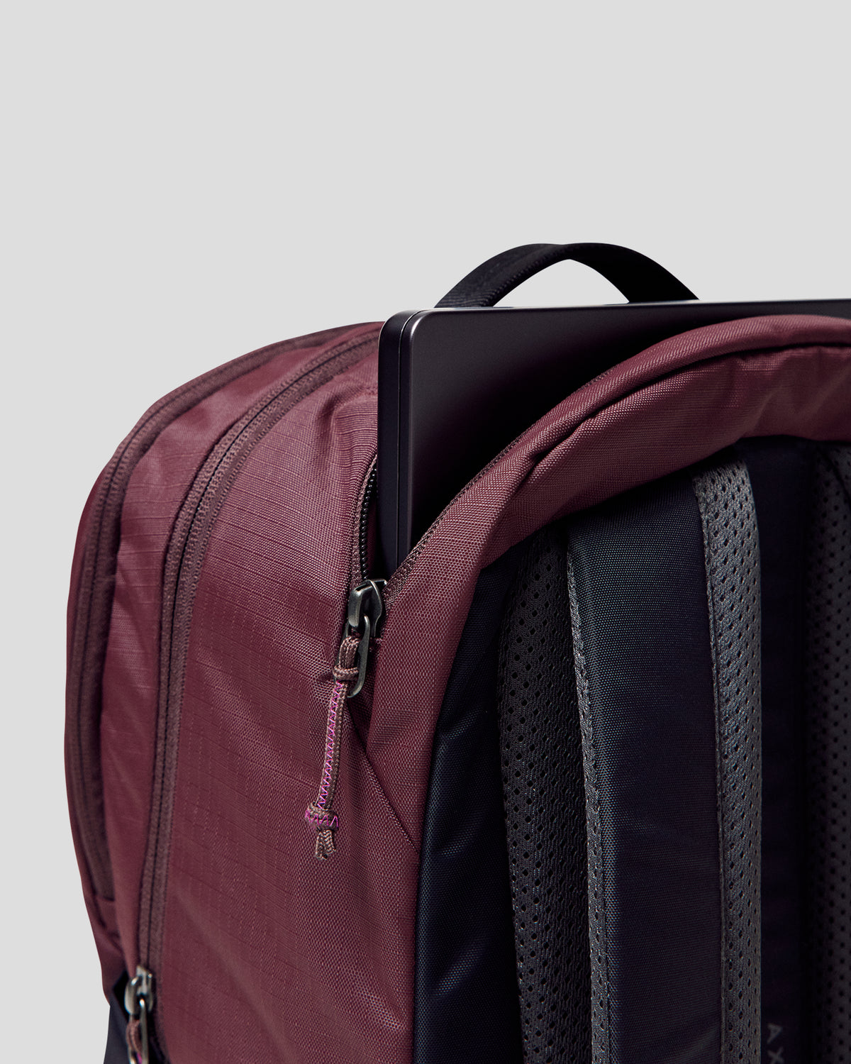 b0789_owq_axon_everyday_backpack_25_litre_c_1792531313000