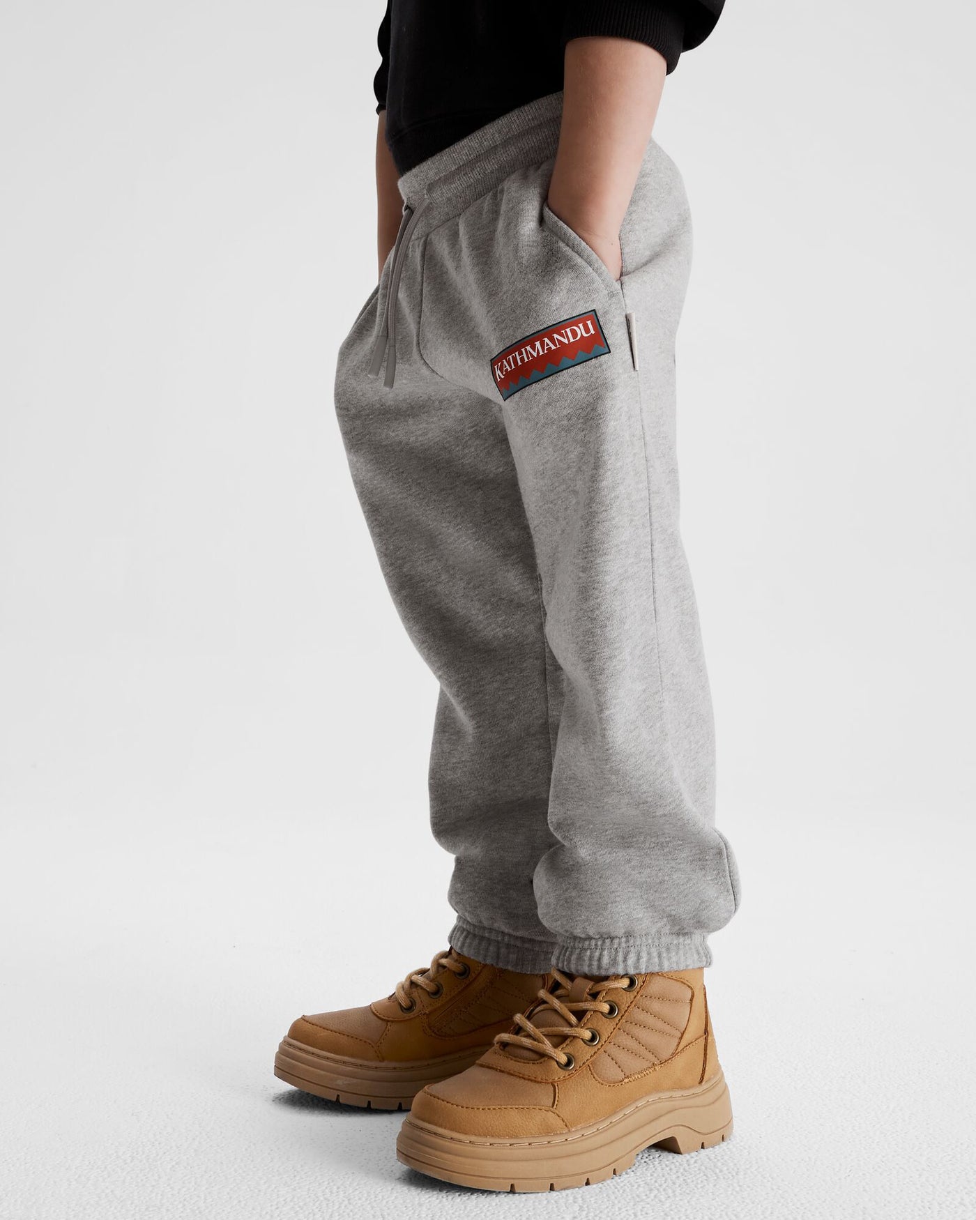 b0872_a54_heritage_logo_kids_lt_bb_jogger_c_1743632553000