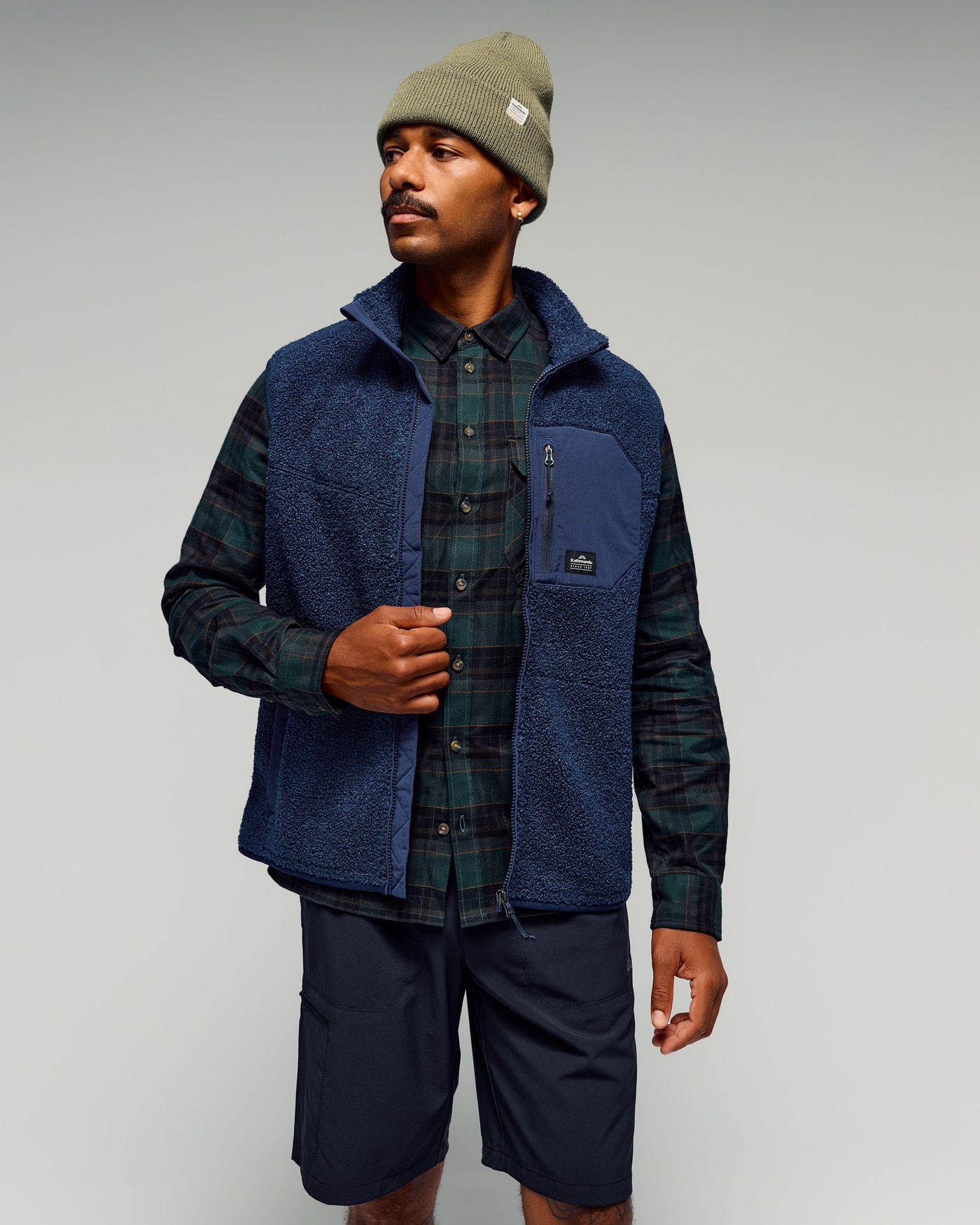 b0926_ou3_co_z_high_pile_mens_vest_a_1774914059000
