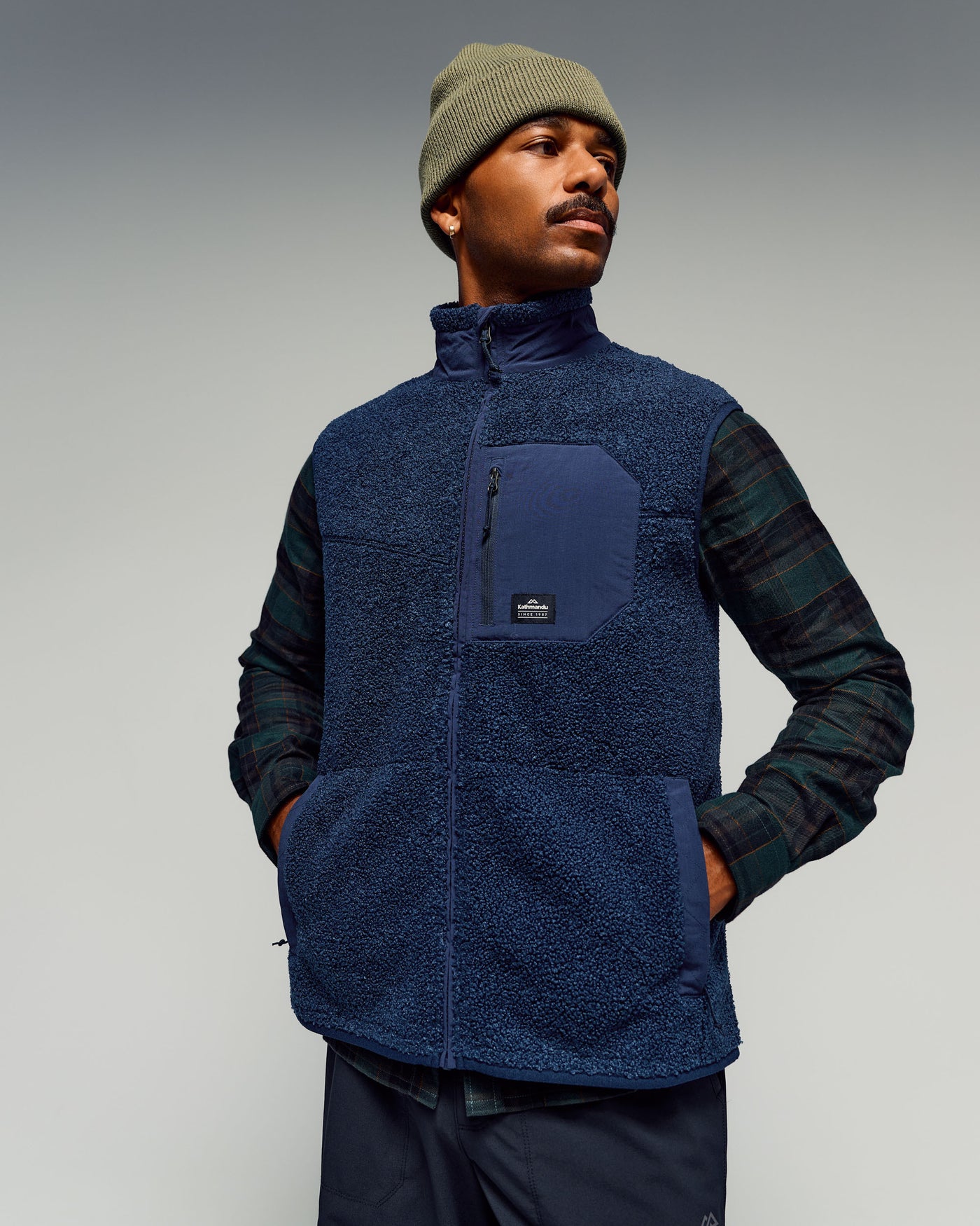 b0926_ou3_co_z_high_pile_mens_vest_f_1774914061000