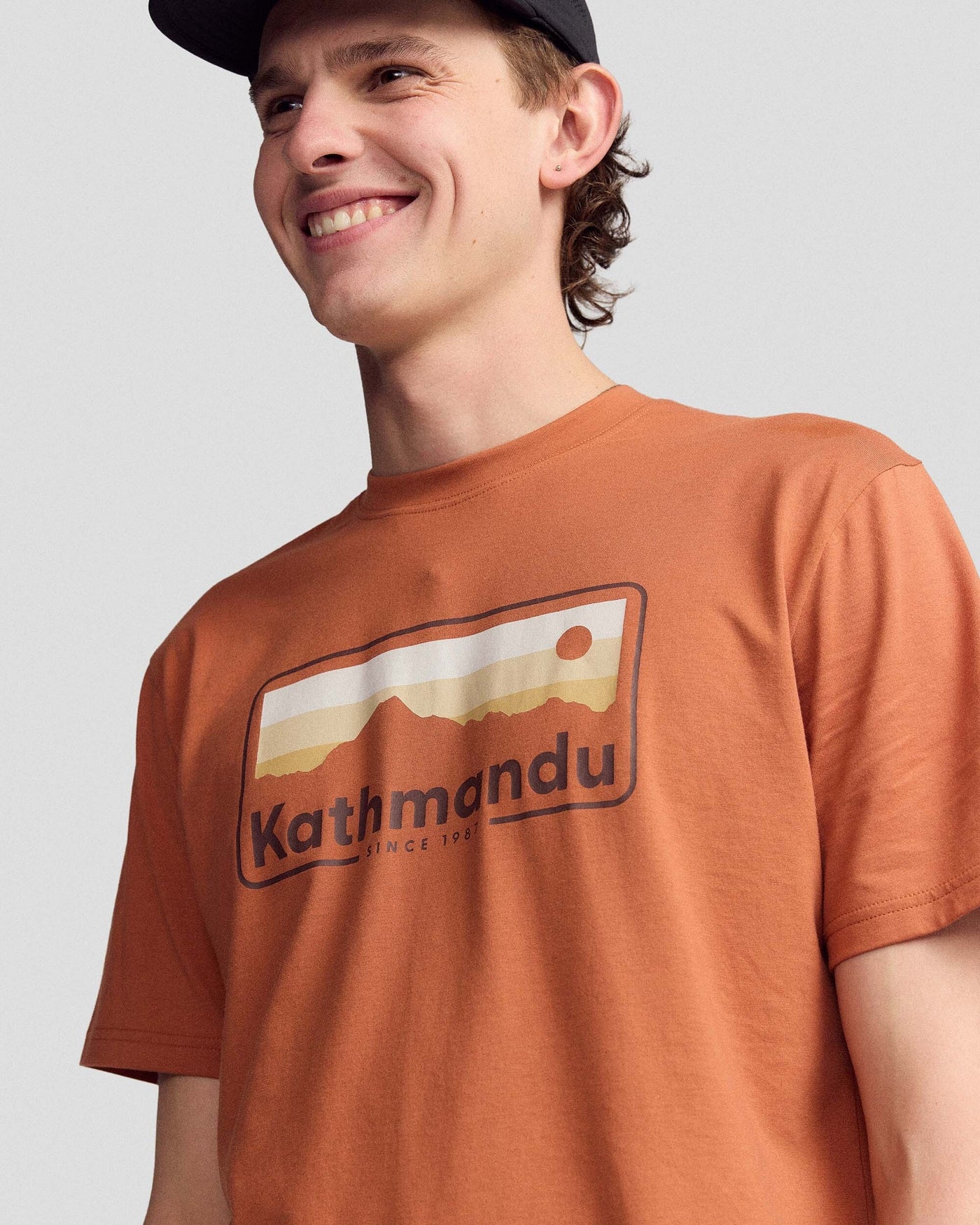 b0995_430_mens_70s_logo_organic_cotton_short_sleeve_tee_orange_d_2000x2500_9ccac2e_1760306431000