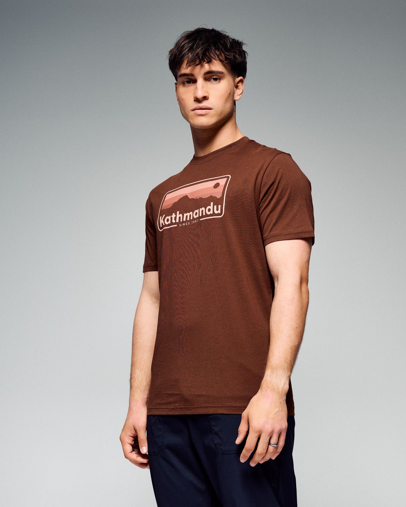 b0995_555_mens_70s_logo_organic_cotton_ss_tee_d_1775616567000