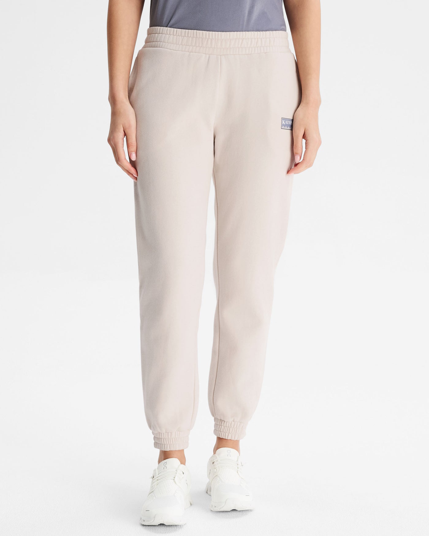 b1071_olb_heritage_logo_womens_slouchy_lt_bb_joggers_neutral_a_1765238222000