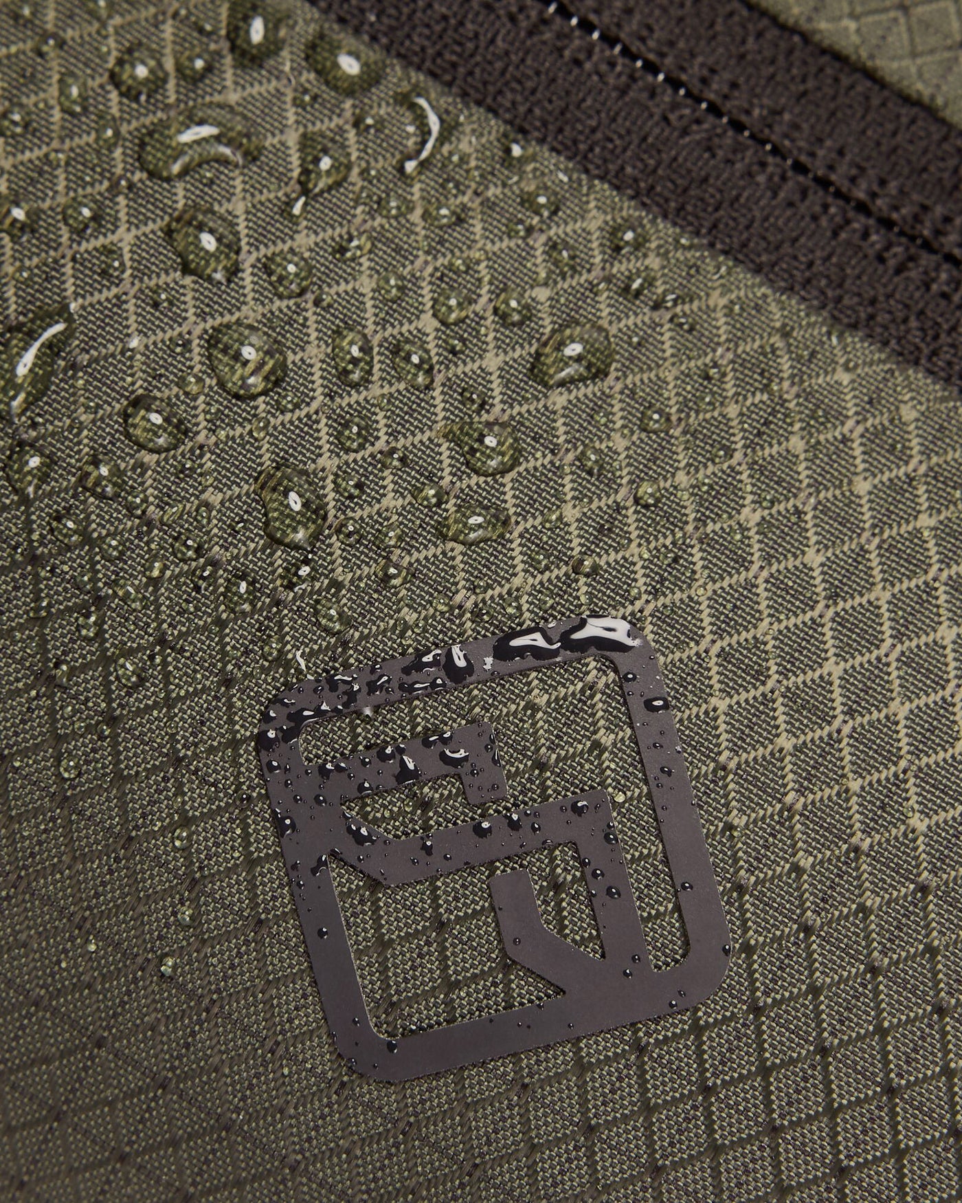 b1171_586_valorous_cross_body_g_1743630814000