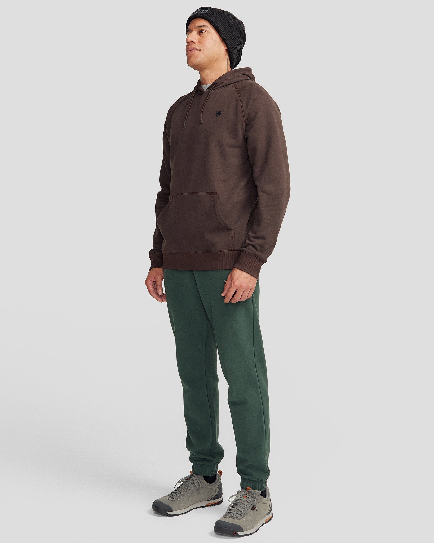 b1393_of9_mens_peak_badge_hoodie_brown_m_b_1745458759000