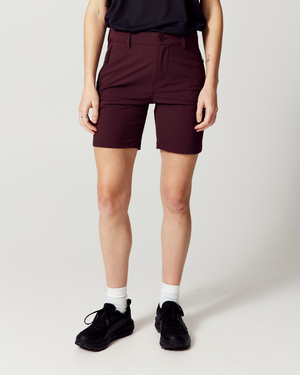 b1571_owq_womens_ridge_7_inch_shorts_a_1789084185000