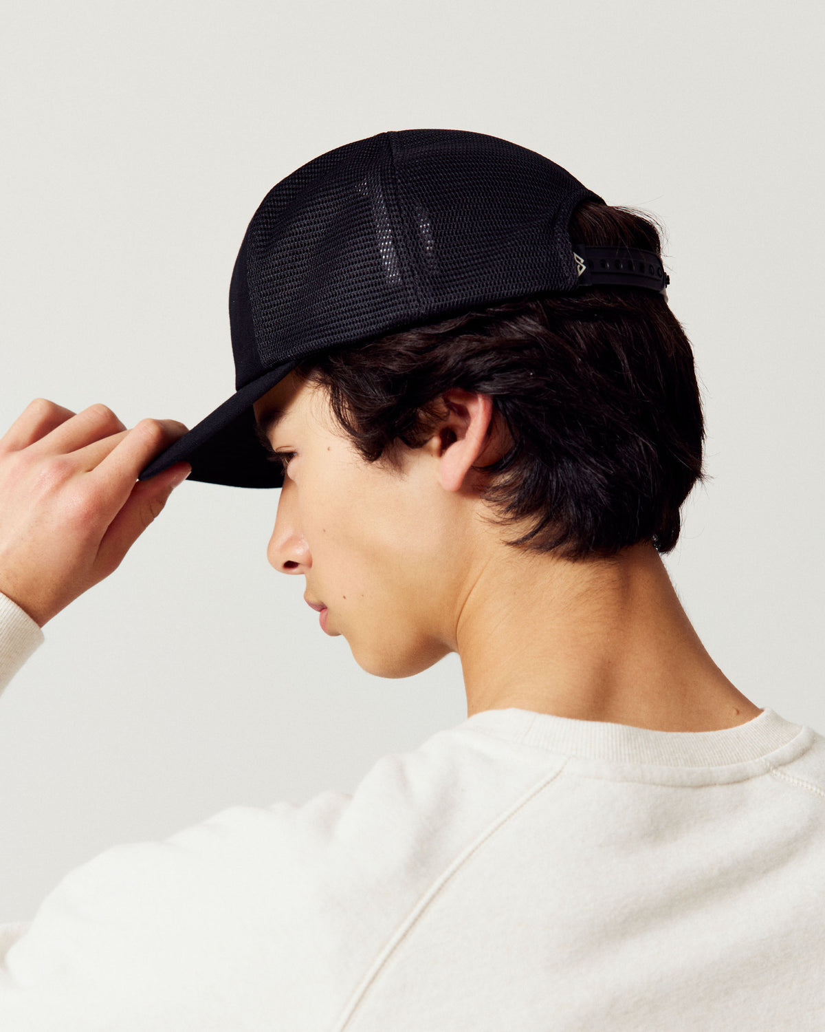 b1591_ox1_embroidered_trucker_cap_b_1791935681000