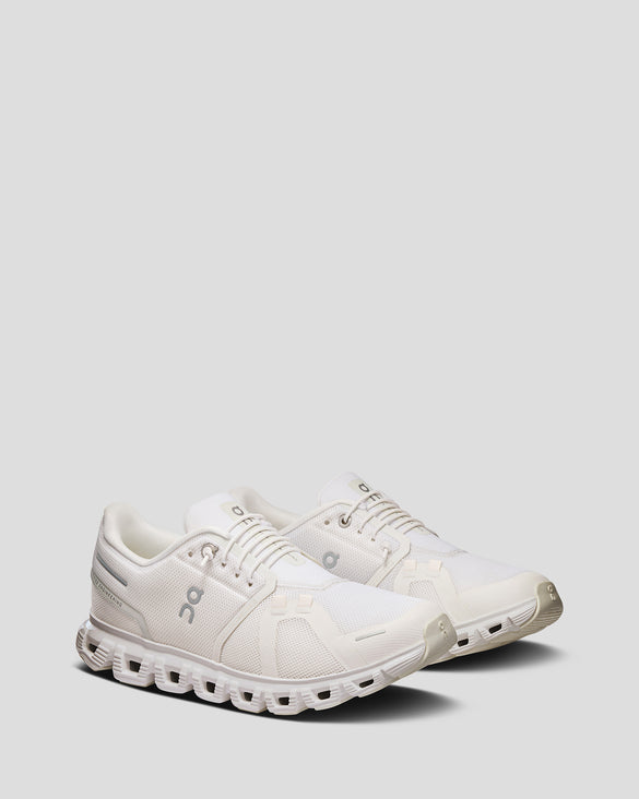 Women's On Cloud White/White – Kathmandu NZ