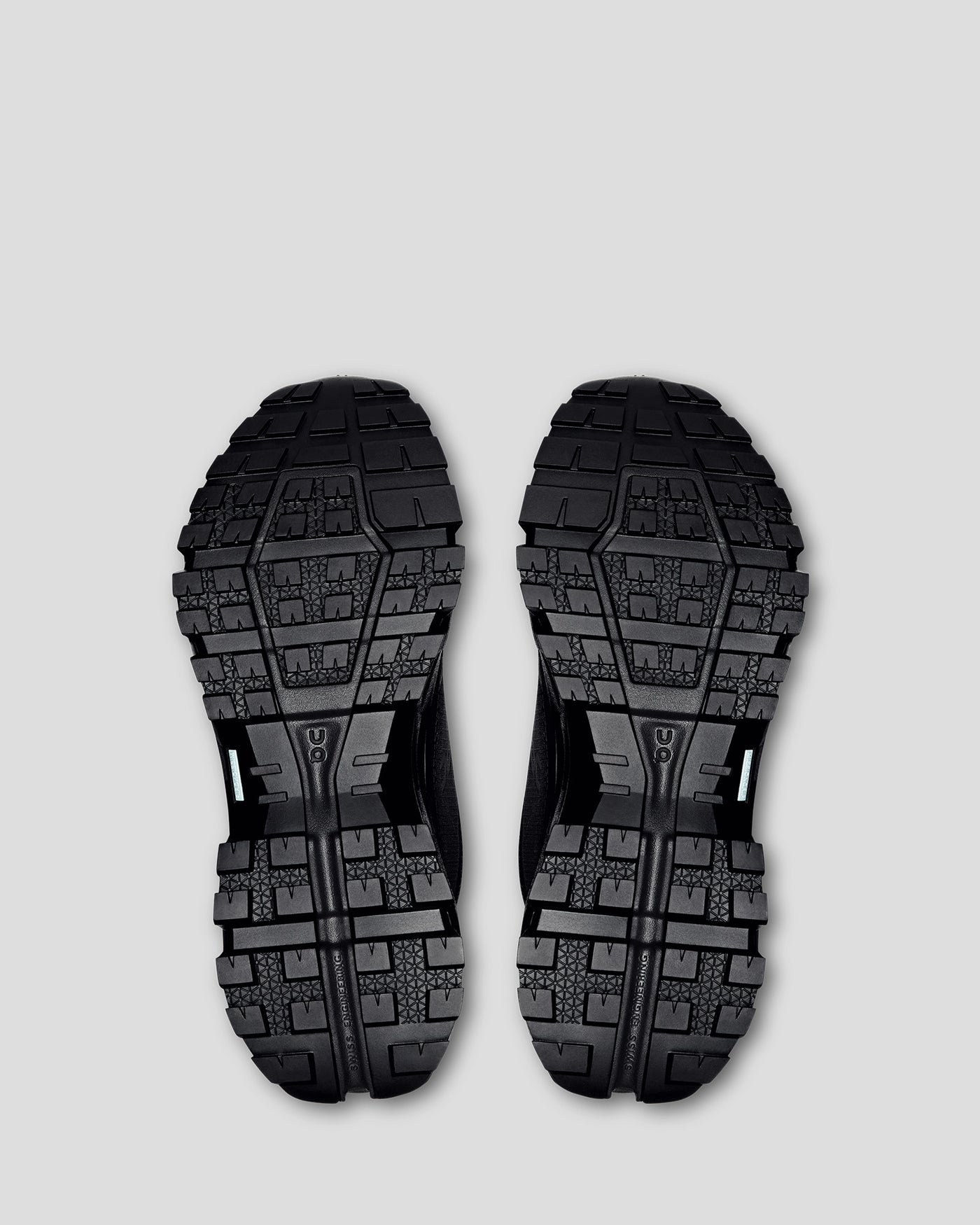 b1700_891_on_running_cloudrock_low_wp_wome_f_1743628789000