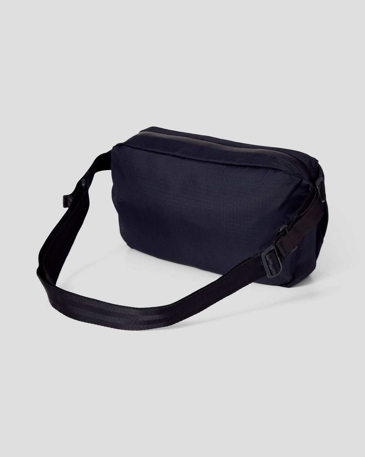 b1786_o4w_axon_cross_body_5l_b_1792531282000