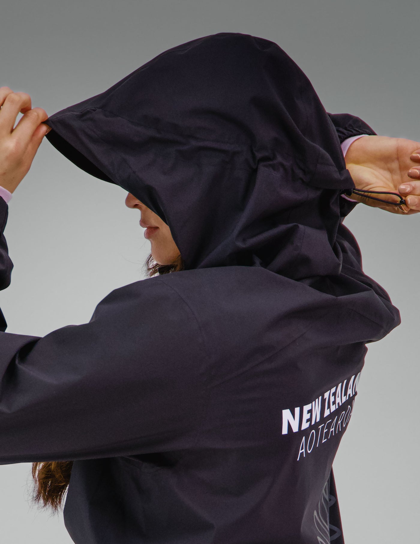 b2157_oyl_nzoc_trailhead_25l_rain_coat_i_1765509696000