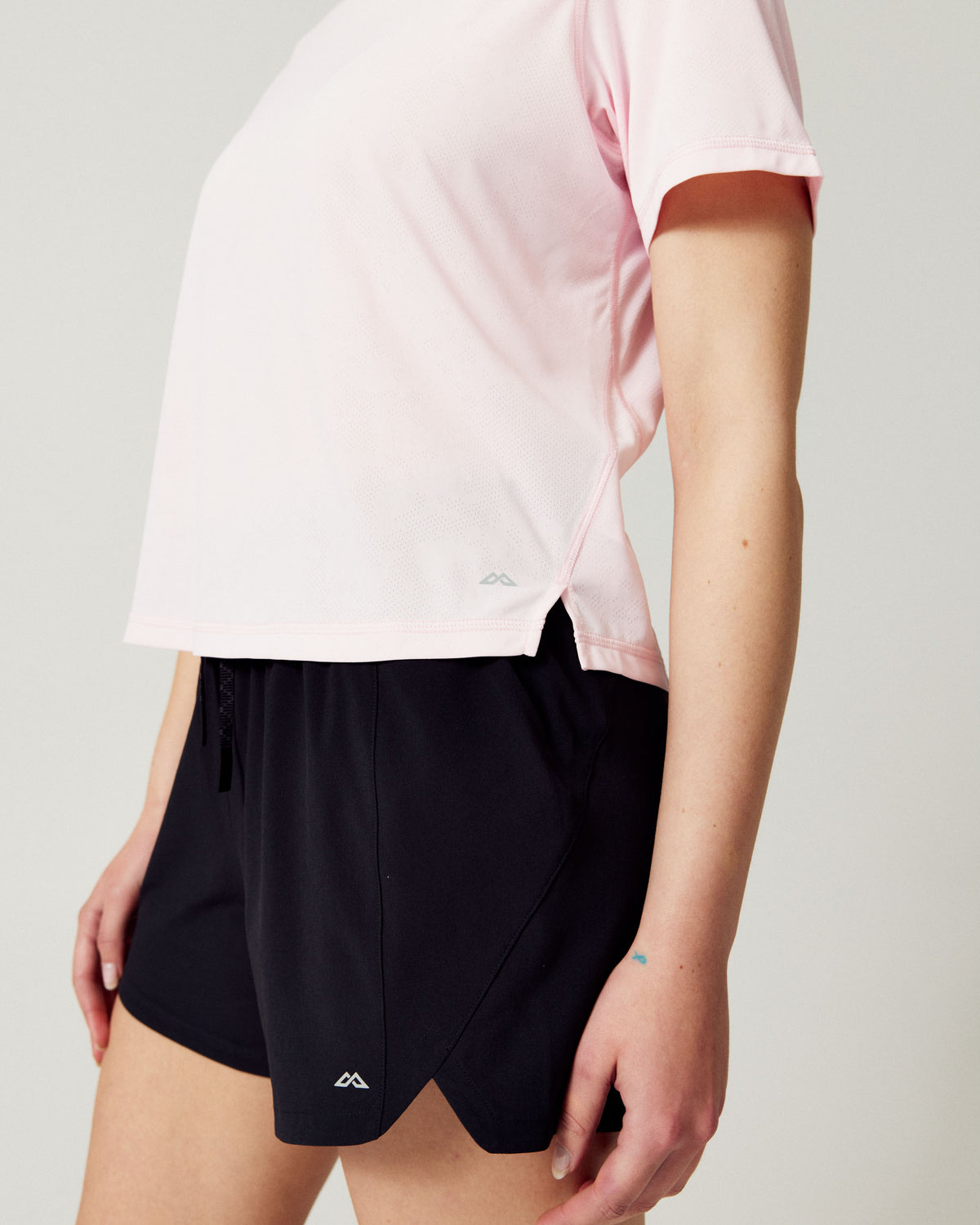 b2257_oyx_womens_seeker_short_sleeve_tee_v2_c_1790025553000