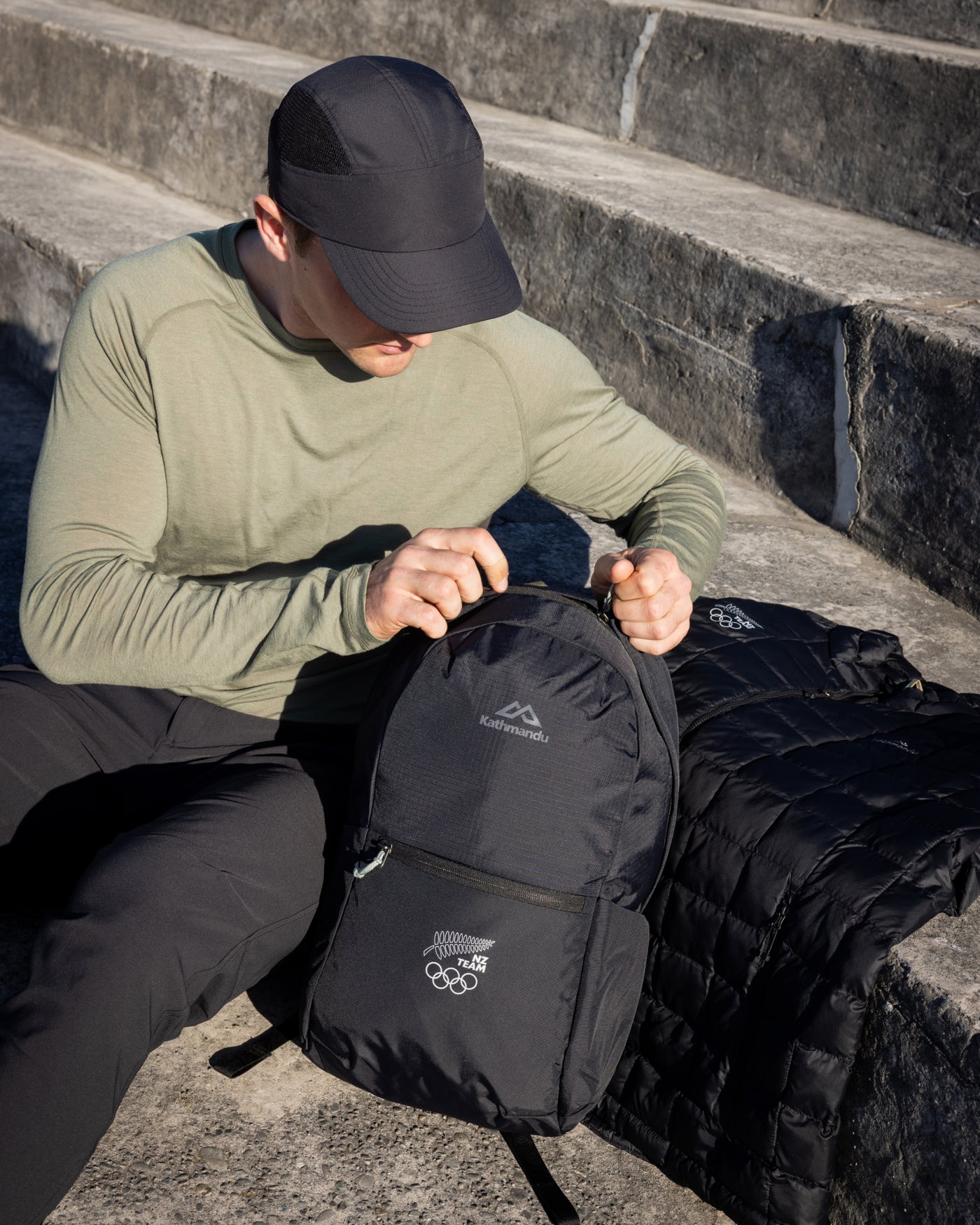 b2305_oz7_nzoc_range_axon_everyday_backpack_18l_nz_team_black_c_1756683819000
