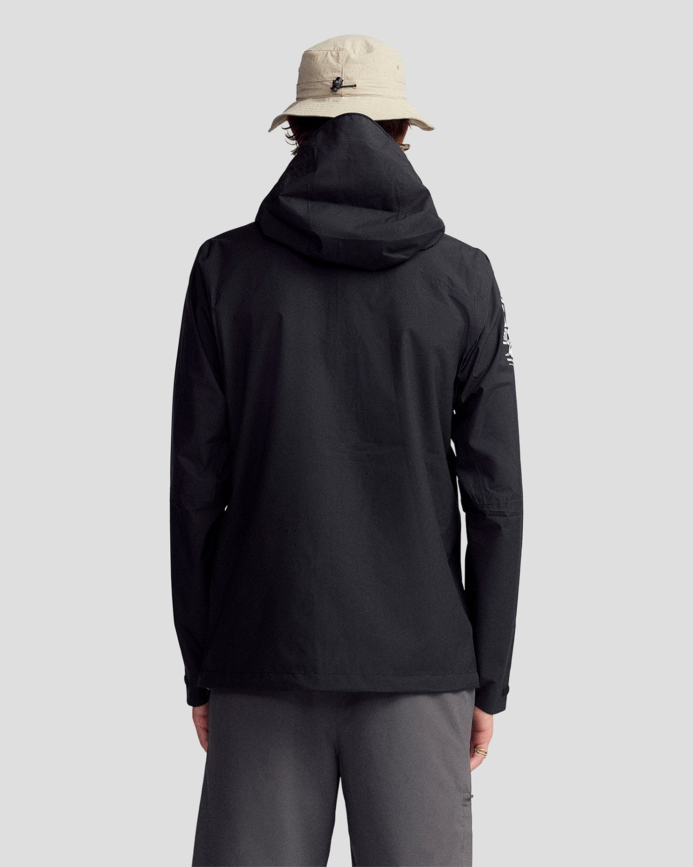 b2613_o4w_coast_to_coast_trailhead_stretch_raincoat_mens_d_1600x2000_2a2e340_1763339425000