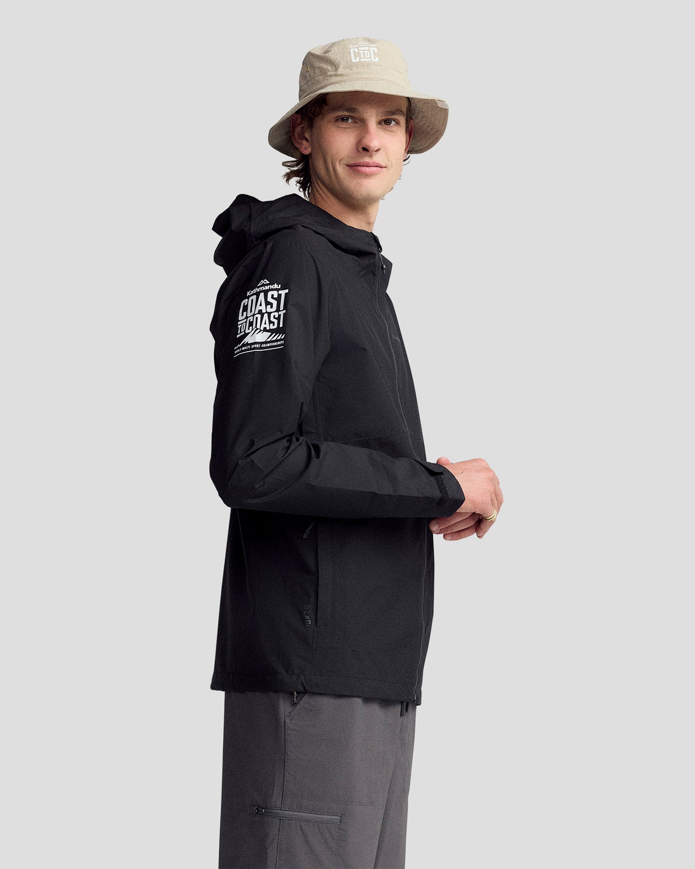 b2613_o4w_coast_to_coast_trailhead_stretch_raincoat_mens_f_1600x2000_2a2e340_1763339426000
