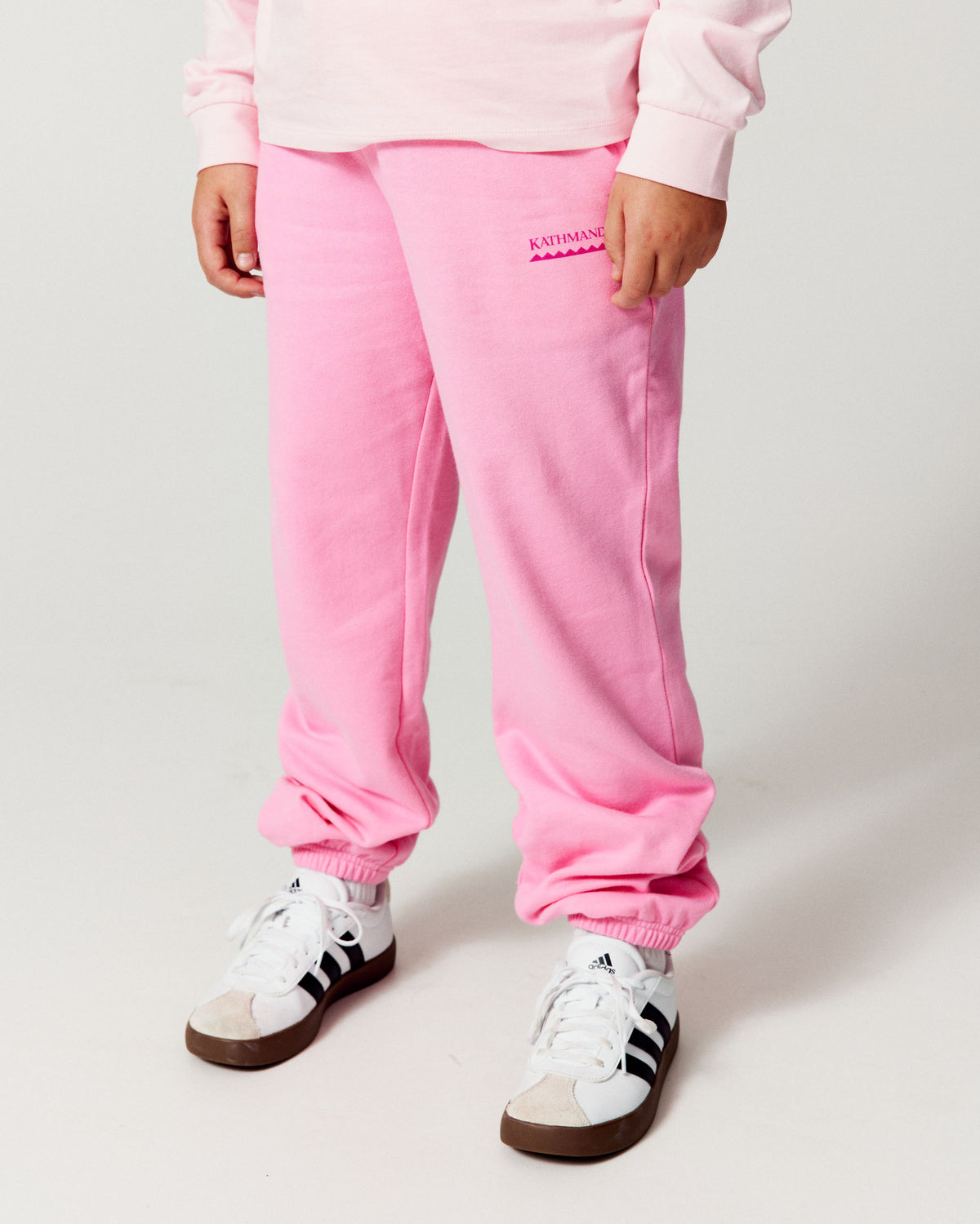 b2731_oye_kids_heritage_logo_joggers_a_1789084121000