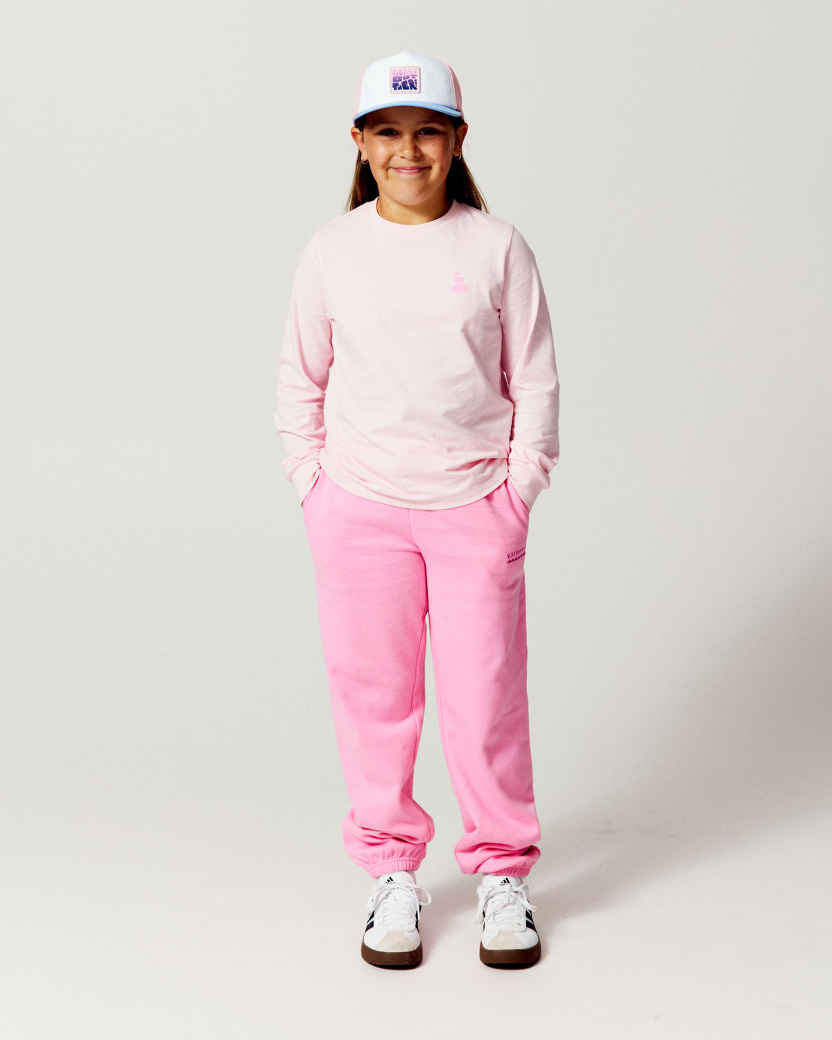 b2731_oye_kids_heritage_logo_joggers_b_1789084122000