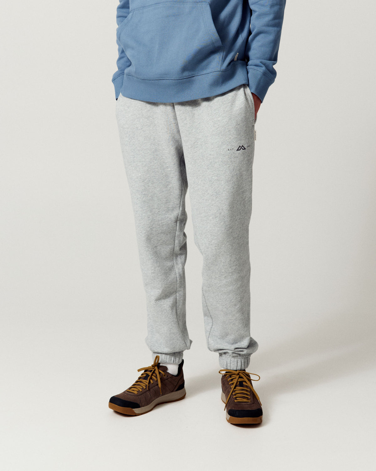 b2739_a54_mens_twin_peak_logo_joggers_a_1790034477000