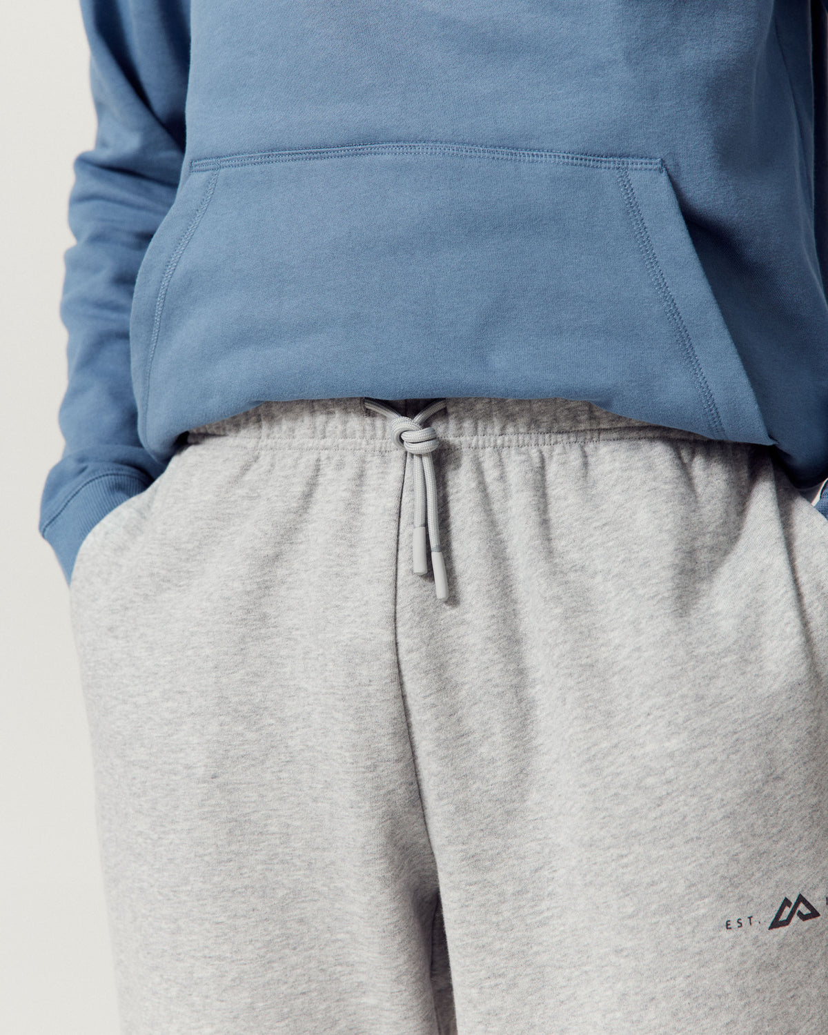 b2739_a54_mens_twin_peak_logo_joggers_c_1790034478000