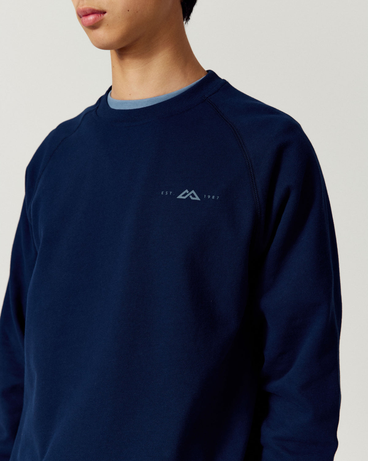 b2741_ou3_mens_twin_peak_logo_crew_c_1790034471000