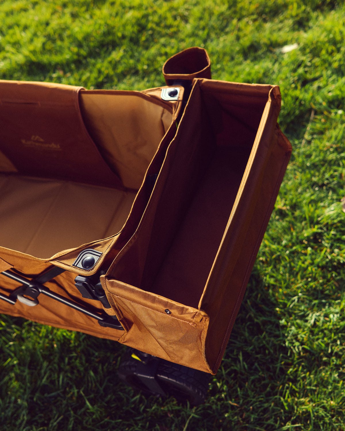b2759_805_retreat_camp_trolley_acc_set_d_1790225132000